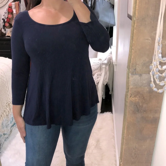 Sweet Tea’s size medium navy blue flowy top - Picture 2 of 7